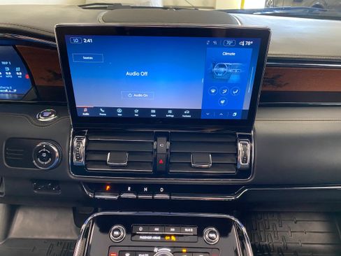 Certified 2024 Lincoln Navigator Black Label image 24