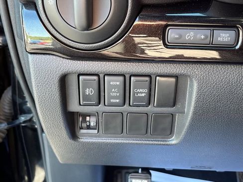 Used 2018 Nissan Titan SL w/ Midnight Edition AWD/4WD image 23