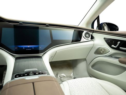 Used 2022 Mercedes-Benz EQS 580 4MATIC Sedan image 43