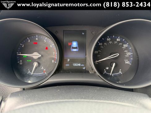 Used 2019 Toyota C-HR XLE FWD image 21
