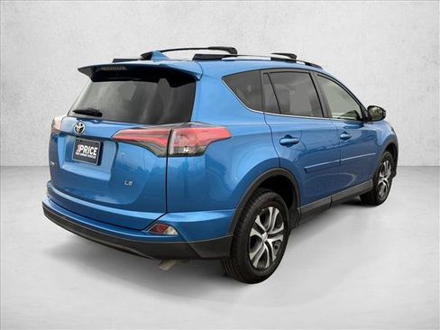 Used 2018 Toyota RAV4 LE image 5