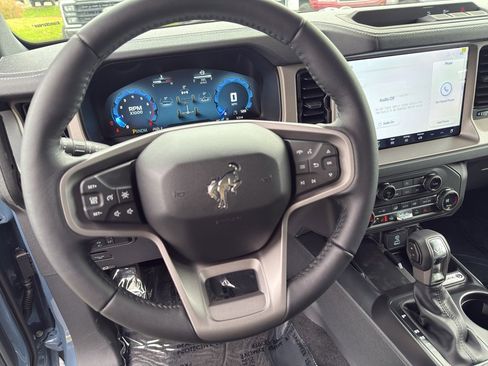 New 2025 Ford Bronco Outer Banks w/ Black Appearance Package image 16