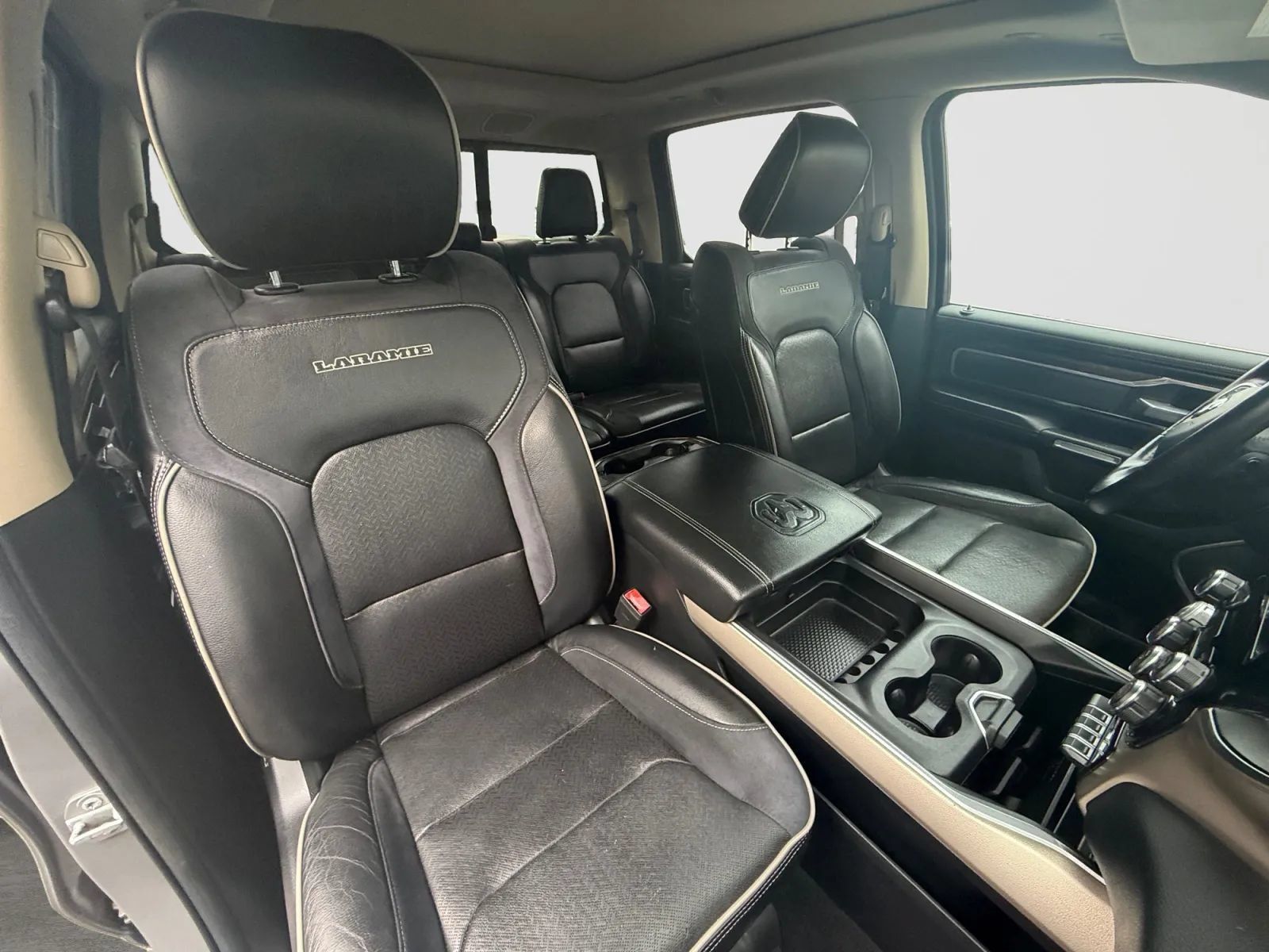 Used 2019 RAM 1500 Laramie AWD/4WD image 21