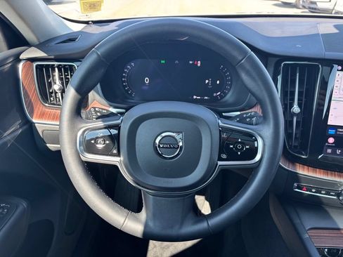 Used 2024 Volvo XC60 B5 Plus w/ Climate Package AWD/4WD image 7