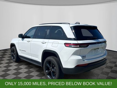 Used 2024 Jeep Grand Cherokee Altitude AWD/4WD image 3
