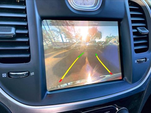 Used 2017 Chrysler 300 C image 25