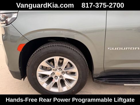 Used 2023 Chevrolet Suburban Premier image 8