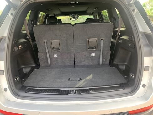 Used 2024 Jeep Grand Cherokee L Limited w/ Black Appearance Package image 18