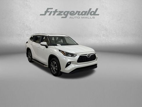 Used 2025 Toyota Highlander XLE image 9