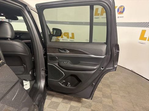 New 2026 Jeep Grand Cherokee Limited w/ Limited Altitude Package AWD/4WD image 32