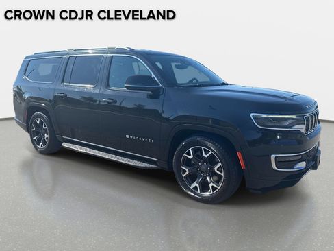 Used 2023 Jeep Wagoneer L Series III w/ Preferred Equipment Group AWD/4WD image 2