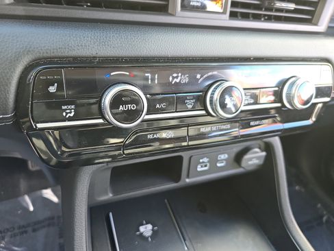 Used 2025 Honda Pilot EX-L image 23