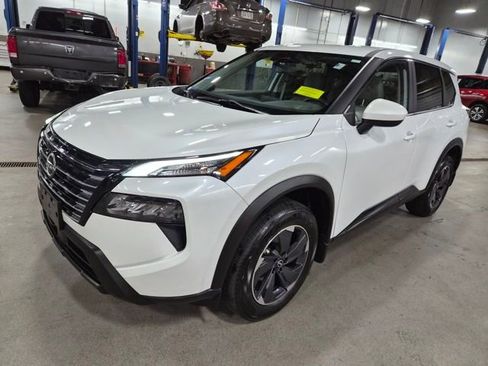 Used 2024 Nissan Rogue SV image 7