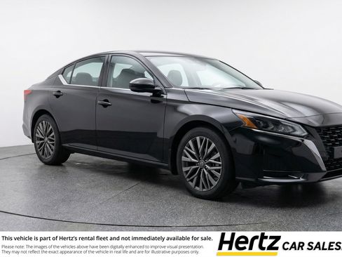 Used 2025 Nissan Altima 2.5 SV FWD image 1
