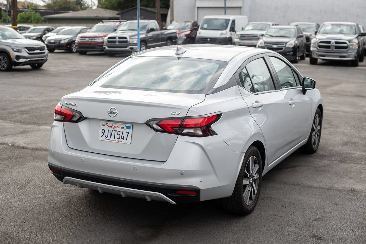 Used 2021 Nissan Versa SV FWD image 8