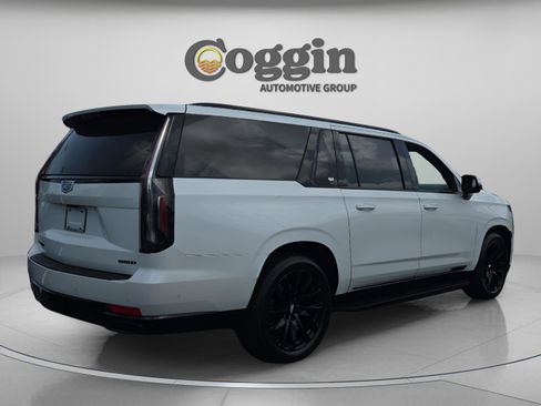 Used 2024 Cadillac Escalade ESV Sport Platinum w/ LPO, ONYX Package AWD/4WD image 5