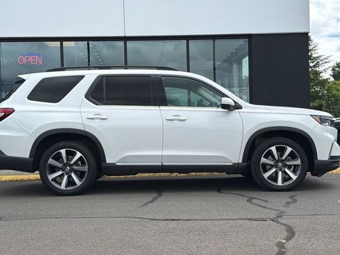 Used 2023 Honda Pilot Elite image 3