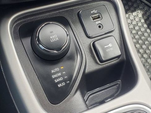 Used 2018 Jeep Compass Latitude w/ Popular Equipment Group AWD/4WD image 22