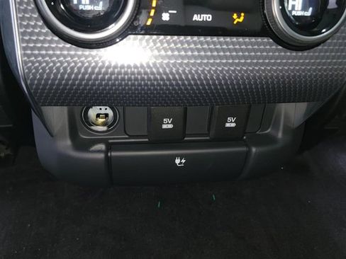 Used 2021 Land Rover Range Rover Sport HST image 28