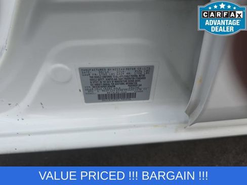 Used 2015 Nissan Versa SV FWD image 25
