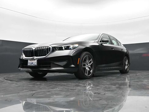 Used 2026 BMW i5 eDrive40 w/ Executive Package RWD image 25