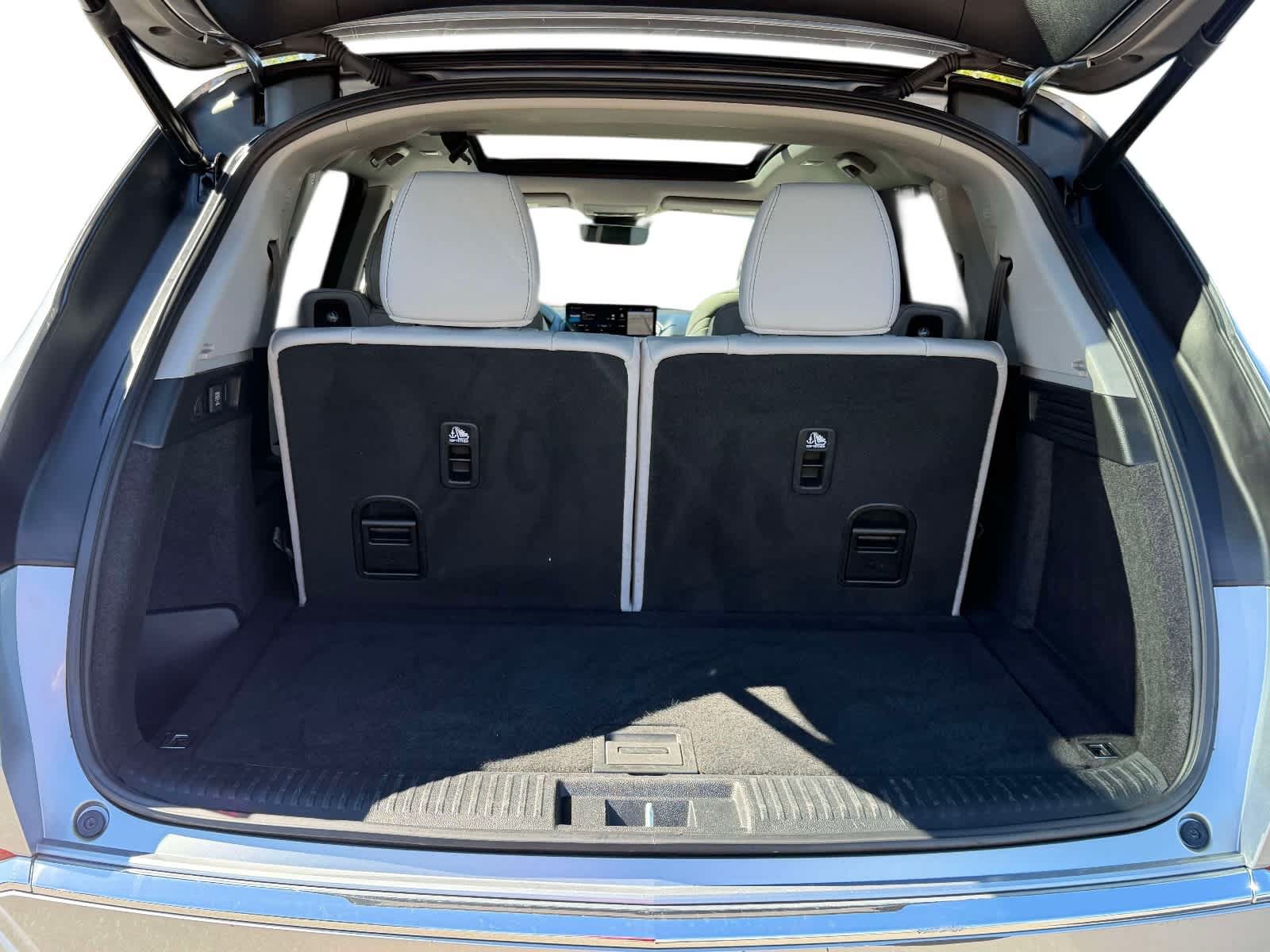Used 2024 Acura MDX w/ Technology Package AWD/4WD image 8