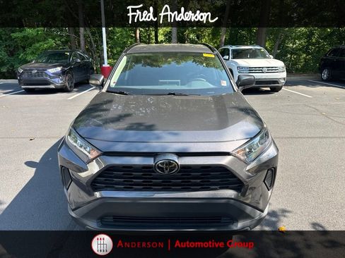 Used 2019 Toyota RAV4 LE FWD image 10