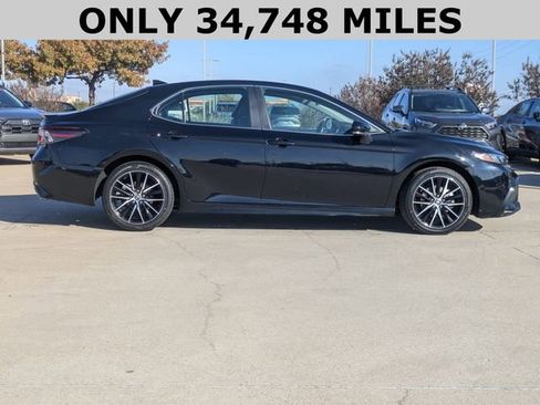Used 2024 Toyota Camry SE image 4