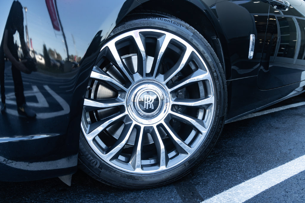 Used 2018 Rolls-Royce Dawn RWD image 2
