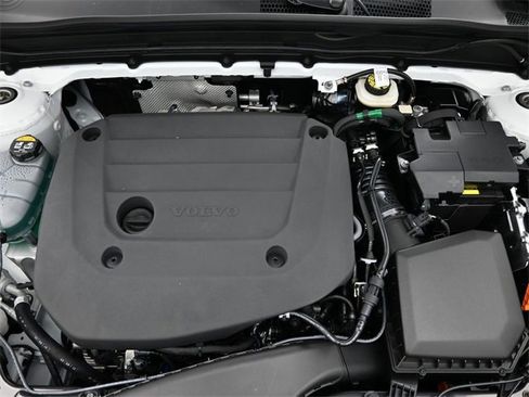 New 2026 Volvo XC40 B5 Core w/ Climate Package image 34