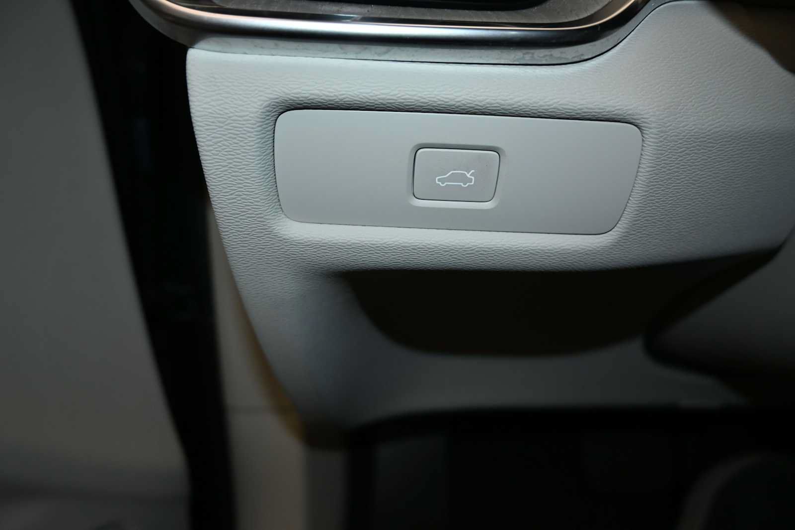 Used 2024 Volvo S60 B5 Plus AWD/4WD image 19