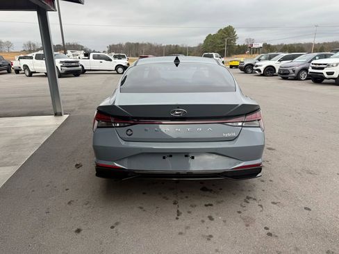 Used 2022 Hyundai Elantra Limited w/ Preferred Accessory Package image 5