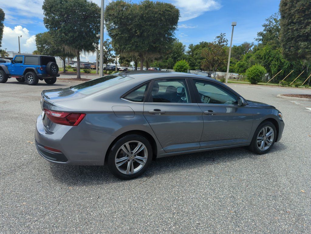 Used 2022 Volkswagen Jetta SE FWD image 5