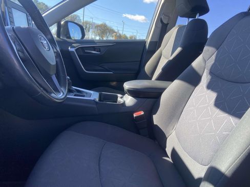 Used 2020 Toyota RAV4 XLE image 17