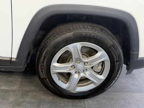 Used 2024 Jeep Compass Latitude AWD/4WD image 18