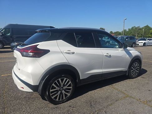 Used 2021 Nissan Kicks SV FWD image 4