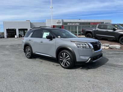 New 2025 Nissan Pathfinder Platinum w/ Cargo Package