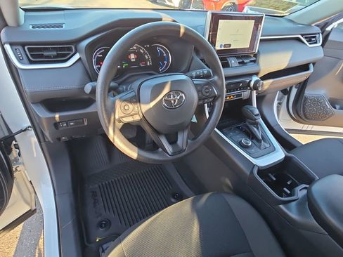 Certified 2025 Toyota RAV4 LE image 17