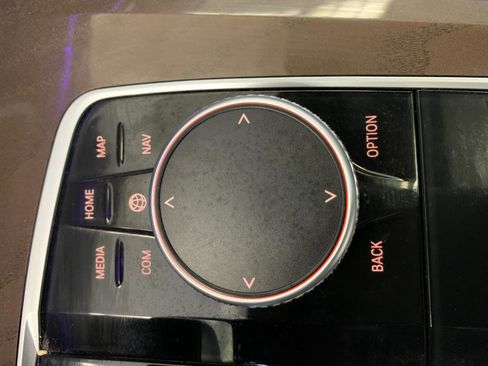 Used 2022 BMW X5 xDrive40i w/ Premium Package image 46