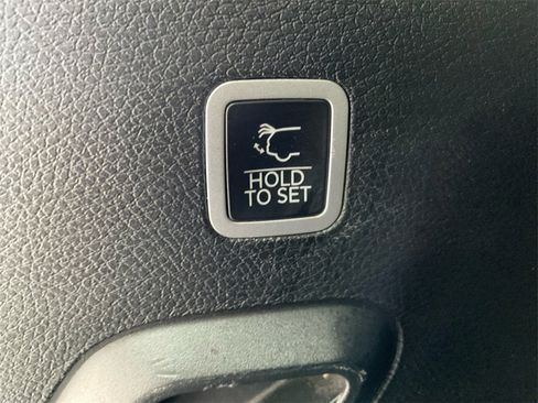 Used 2024 Jeep Wagoneer Series II w/ Flexible Seating Group image 31