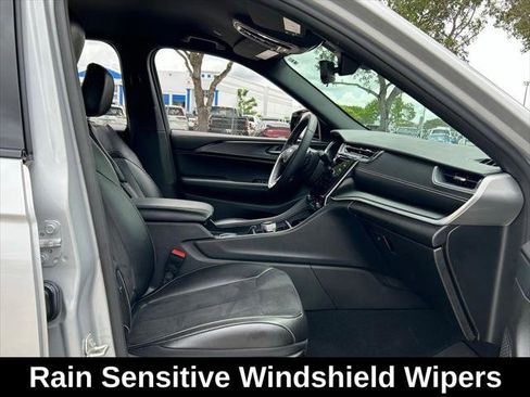 Certified 2024 Jeep Grand Cherokee Altitude image 31