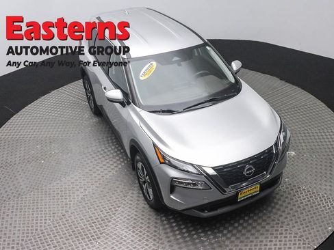 Used 2023 Nissan Rogue SV AWD/4WD image 3