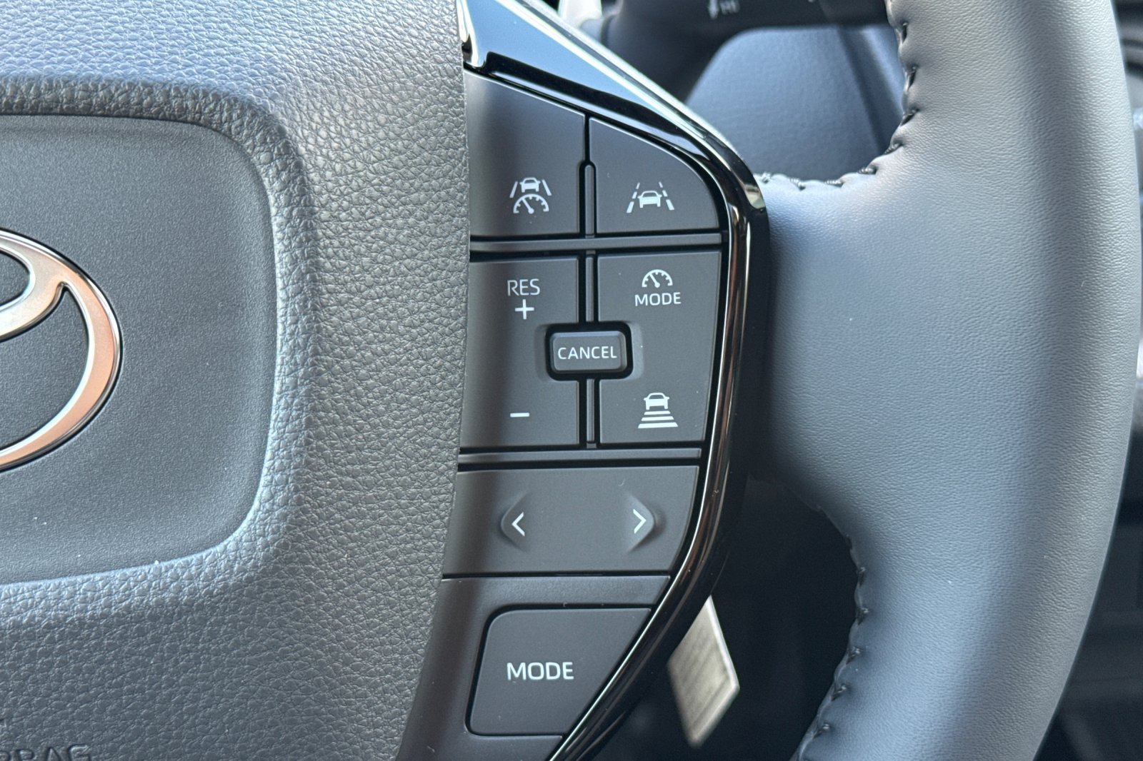 New 2027 Toyota Prius XLE FWD image 29