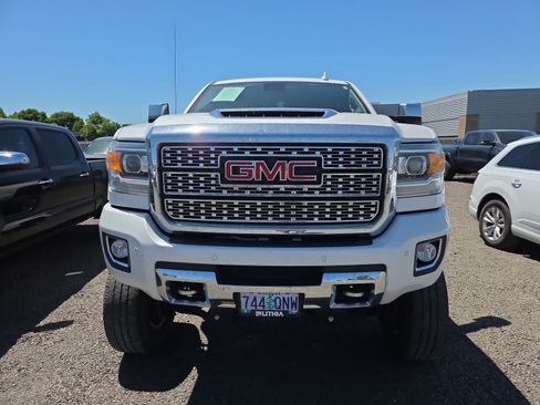 Used 2019 GMC Sierra 2500 Denali w/ Duramax Plus Package AWD/4WD image 13