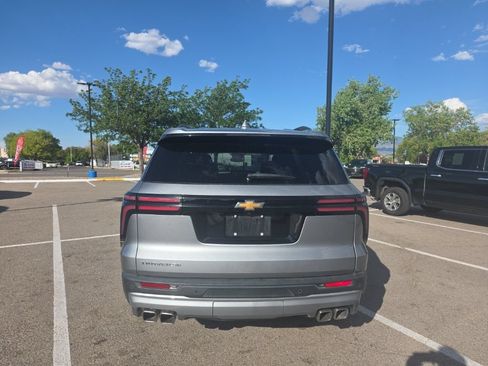 Used 2025 Chevrolet Traverse LT FWD image 5