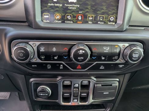 Used 2022 Jeep Gladiator Overland w/ LED Lighting Group AWD/4WD image 30