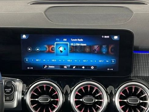 Used 2022 Mercedes-Benz GLB 250 image 24