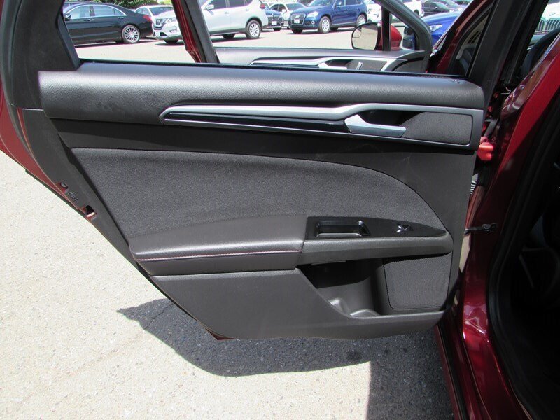 Used 2014 Ford Fusion SE FWD image 23