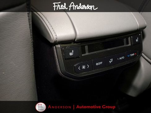Used 2024 Toyota Highlander Platinum FWD image 8