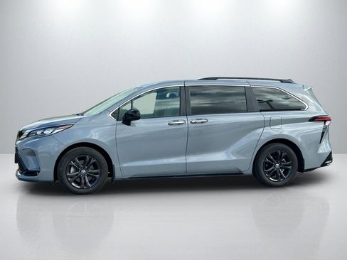 Used 2024 Toyota Sienna XSE w/ XSE Plus Package image 8